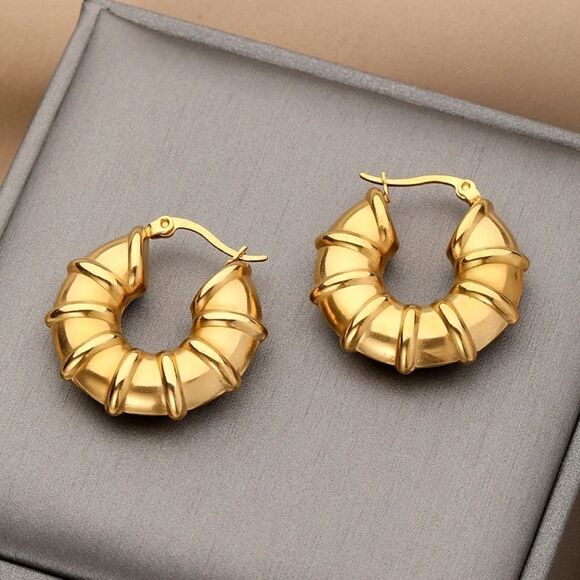 ZARA BAMBOO 18K GOLD FAMOUS DESIGNER HOOP EARRINGS - Picture 1 of 8